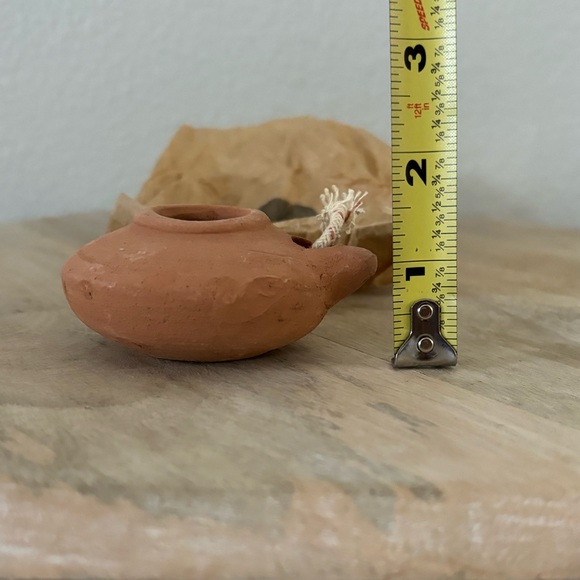 Vintage Clay Oil Lamp from Nazareth Village - Picture 2 of 6